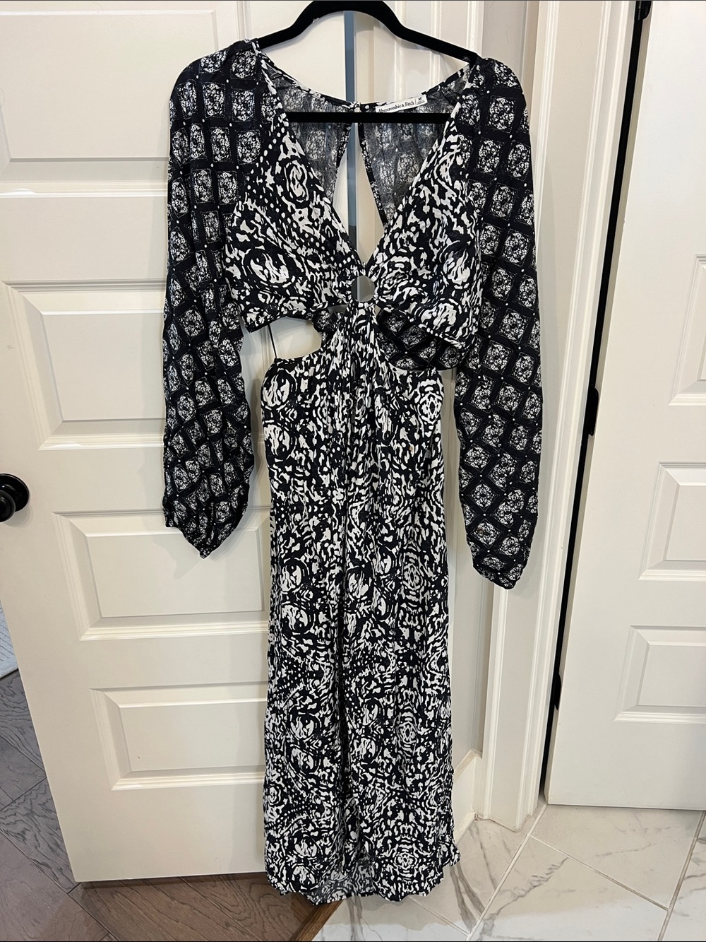Abercrombie & Fitch Black & White Cutout Maxi Dress